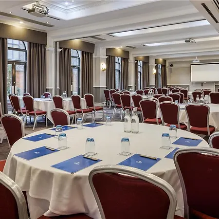 Hilton מלון 4*