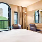 ヒルトン ホテル 4*